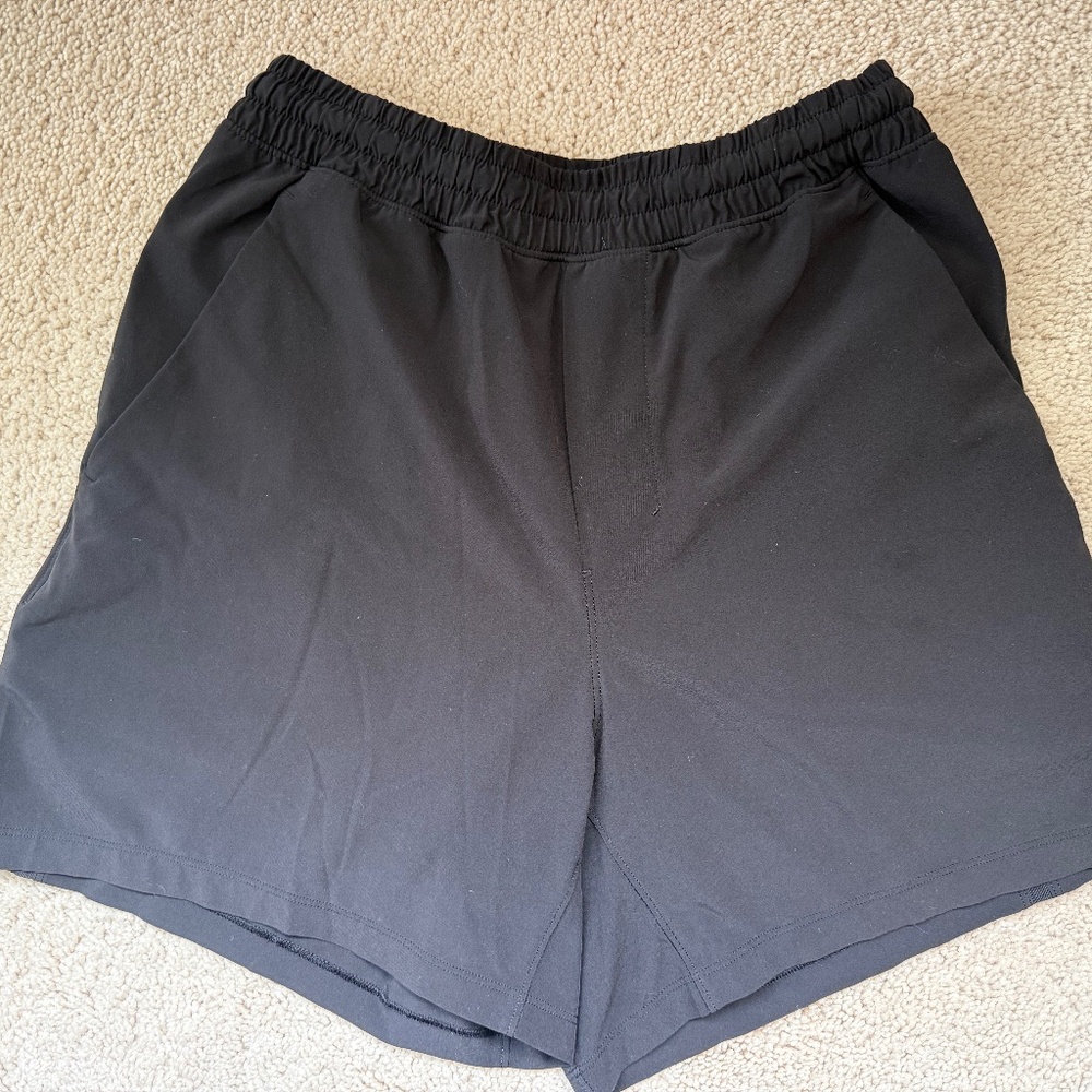 Lululemon Black Athletic Shorts for Men with liner - Size Small